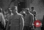 Standbild Philippe Petain Weinproben während Ersten Weltkrieg Frankreich, 1917, aus Sekunde 54 historischem Filmmaterial Videoclip 65675054357