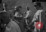 Standbild Philippe Petain Weinproben während Ersten Weltkrieg Frankreich, 1917, aus Sekunde 58 historischem Filmmaterial Videoclip 65675054357