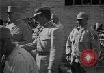 Standbild Philippe Petain Weinproben während Ersten Weltkrieg Frankreich, 1917, aus Sekunde 59 historischem Filmmaterial Videoclip 65675054357