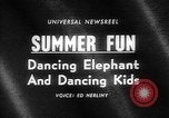 Image éléphant dansant Sparks Nevada USA, 1966, de la seconde 3 séquences d'archives historiques vidéo 65675054391