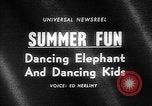 Image éléphant dansant Sparks Nevada USA, 1966, de la seconde 4 séquences d'archives historiques vidéo 65675054391