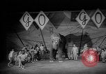 Image éléphant dansant Sparks Nevada USA, 1966, de la seconde 48 séquences d'archives historiques vidéo 65675054391