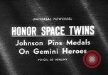Standbild Präsident Johnson Auszeichnungen NASA Gemini IV Crew Washington DC USA, 1965, aus Sekunde 3 historischem Filmmaterial Videoclip 65675054393