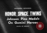 Standbild Präsident Johnson Auszeichnungen NASA Gemini IV Crew Washington DC USA, 1965, aus Sekunde 5 historischem Filmmaterial Videoclip 65675054393