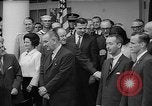 Standbild Präsident Johnson Auszeichnungen NASA Gemini IV Crew Washington DC USA, 1965, aus Sekunde 10 historischem Filmmaterial Videoclip 65675054393