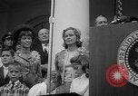 Standbild Präsident Johnson Auszeichnungen NASA Gemini IV Crew Washington DC USA, 1965, aus Sekunde 12 historischem Filmmaterial Videoclip 65675054393