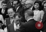 Standbild Präsident Johnson Auszeichnungen NASA Gemini IV Crew Washington DC USA, 1965, aus Sekunde 22 historischem Filmmaterial Videoclip 65675054393
