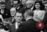 Standbild Präsident Johnson Auszeichnungen NASA Gemini IV Crew Washington DC USA, 1965, aus Sekunde 23 historischem Filmmaterial Videoclip 65675054393