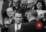 Standbild Präsident Johnson Auszeichnungen NASA Gemini IV Crew Washington DC USA, 1965, aus Sekunde 26 historischem Filmmaterial Videoclip 65675054393