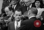 Standbild Präsident Johnson Auszeichnungen NASA Gemini IV Crew Washington DC USA, 1965, aus Sekunde 28 historischem Filmmaterial Videoclip 65675054393