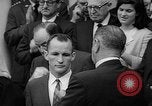 Standbild Präsident Johnson Auszeichnungen NASA Gemini IV Crew Washington DC USA, 1965, aus Sekunde 30 historischem Filmmaterial Videoclip 65675054393