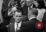 Standbild Präsident Johnson Auszeichnungen NASA Gemini IV Crew Washington DC USA, 1965, aus Sekunde 31 historischem Filmmaterial Videoclip 65675054393