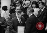 Standbild Präsident Johnson Auszeichnungen NASA Gemini IV Crew Washington DC USA, 1965, aus Sekunde 42 historischem Filmmaterial Videoclip 65675054393