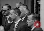 Standbild Präsident Johnson Auszeichnungen NASA Gemini IV Crew Washington DC USA, 1965, aus Sekunde 44 historischem Filmmaterial Videoclip 65675054393
