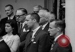 Standbild Präsident Johnson Auszeichnungen NASA Gemini IV Crew Washington DC USA, 1965, aus Sekunde 46 historischem Filmmaterial Videoclip 65675054393
