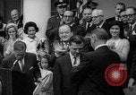 Standbild Präsident Johnson Auszeichnungen NASA Gemini IV Crew Washington DC USA, 1965, aus Sekunde 50 historischem Filmmaterial Videoclip 65675054393