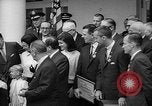 Standbild Präsident Johnson Auszeichnungen NASA Gemini IV Crew Washington DC USA, 1965, aus Sekunde 56 historischem Filmmaterial Videoclip 65675054393