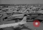 Standbild International Air Show Frankreich, 1965, aus Sekunde 15 historischem Filmmaterial Videoclip 65675054394