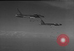 Standbild b-52 Stratofortress Dung Quat Bay Vietnam, 1965, aus Sekunde 56 historischem Filmmaterial Videoclip 65675054395