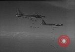 Standbild b-52 Stratofortress Dung Quat Bay Vietnam, 1965, aus Sekunde 57 historischem Filmmaterial Videoclip 65675054395