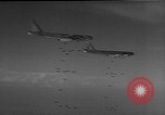 Standbild b-52 Stratofortress Dung Quat Bay Vietnam, 1965, aus Sekunde 60 historischem Filmmaterial Videoclip 65675054395
