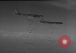 Standbild b-52 Stratofortress Dung Quat Bay Vietnam, 1965, aus Sekunde 61 historischem Filmmaterial Videoclip 65675054395
