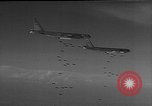 Standbild b-52 Stratofortress Dung Quat Bay Vietnam, 1965, aus Sekunde 62 historischem Filmmaterial Videoclip 65675054395