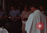 Image les Aumôniers Station Yankee Vietnam, 1968, de la seconde 15 séquences d'archives historiques vidéo 65675054434