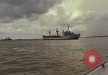 Image Opération par va-et-vient Vietnam Dong Tranh River, 1966, de la seconde 17 séquences d'archives historiques vidéo 65675054442