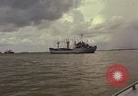 Image Opération par va-et-vient Vietnam Dong Tranh River, 1966, de la seconde 18 séquences d'archives historiques vidéo 65675054442