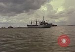 Image Opération par va-et-vient Vietnam Dong Tranh River, 1966, de la seconde 20 séquences d'archives historiques vidéo 65675054442