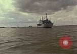 Image Opération par va-et-vient Vietnam Dong Tranh River, 1966, de la seconde 26 séquences d'archives historiques vidéo 65675054442