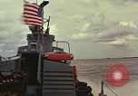 Image Opération par va-et-vient Vietnam Dong Tranh River, 1966, de la seconde 60 séquences d'archives historiques vidéo 65675054442