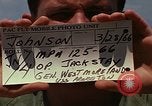 Image Opération par va-et-vient Dong Rivière Tranh Vietnam, 1966, de la seconde 6 séquences d'archives historiques vidéo 65675054443
