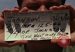Image Opération par va-et-vient Dong Rivière Tranh Vietnam, 1966, de la seconde 7 séquences d'archives historiques vidéo 65675054443