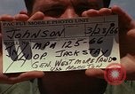 Image Opération par va-et-vient Dong Rivière Tranh Vietnam, 1966, de la seconde 8 séquences d'archives historiques vidéo 65675054443
