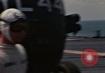 Image Opération par va-et-vient Dong Rivière Tranh Vietnam, 1966, de la seconde 33 séquences d'archives historiques vidéo 65675054443