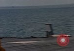 Image Opération par va-et-vient Dong Rivière Tranh Vietnam, 1966, de la seconde 52 séquences d'archives historiques vidéo 65675054443