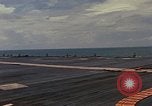 Image Opération par va-et-vient Dong Rivière Tranh Vietnam, 1966, de la seconde 54 séquences d'archives historiques vidéo 65675054443