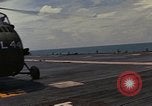 Image Opération par va-et-vient Dong Rivière Tranh Vietnam, 1966, de la seconde 55 séquences d'archives historiques vidéo 65675054443