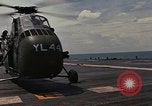 Image Opération par va-et-vient Dong Rivière Tranh Vietnam, 1966, de la seconde 56 séquences d'archives historiques vidéo 65675054443