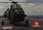 Image Opération par va-et-vient Dong Rivière Tranh Vietnam, 1966, de la seconde 57 séquences d'archives historiques vidéo 65675054443