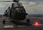 Image Opération par va-et-vient Dong Rivière Tranh Vietnam, 1966, de la seconde 59 séquences d'archives historiques vidéo 65675054443