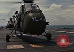 Image Opération par va-et-vient Dong Rivière Tranh Vietnam, 1966, de la seconde 61 séquences d'archives historiques vidéo 65675054443