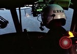 Immagine di Funzionamento Jackstay Il Vietnam, 1966, secondo 61 filmato di repertorio 65675054454
