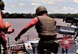 Immagine di Funzionamento Jackstay Il Vietnam, 1966, secondo 50 filmato di repertorio 65675054456