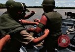 Immagine di Funzionamento Jackstay Il Vietnam, 1966, secondo 61 filmato di repertorio 65675054456
