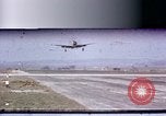 Standbild USAAC P-47s und P-38s Betrieb am Flugplatz (A-78) Florennes Belgien, 1945, aus Sekunde 1 historischem Filmmaterial Videoclip 65675054473