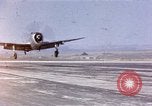 Standbild USAAC P-47s und P-38s Betrieb am Flugplatz (A-78) Florennes Belgien, 1945, aus Sekunde 5 historischem Filmmaterial Videoclip 65675054473