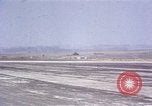Standbild USAAC P-47s und P-38s Betrieb am Flugplatz (A-78) Florennes Belgien, 1945, aus Sekunde 7 historischem Filmmaterial Videoclip 65675054473